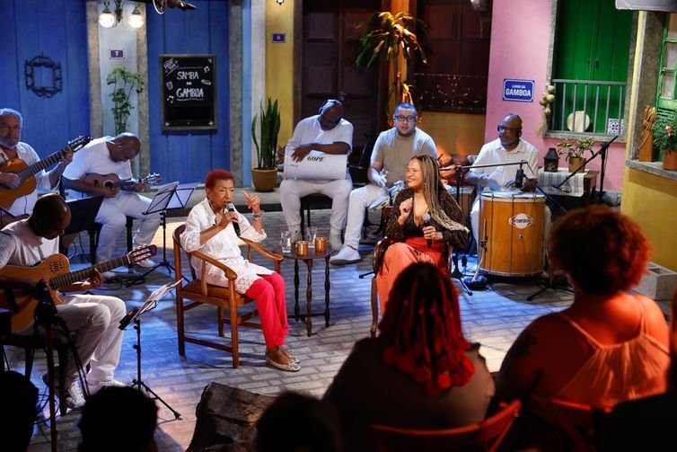 Fernando Frazão/Agência Brasil Rio de Janeiro (RJ)24/09/2024 – A cantora Leci Brandão participa do programa Samba na Gamboa, da TV Brasil, apresentado por Teresa Cristina. Foto: Fernando Frazão/Agência Brasil