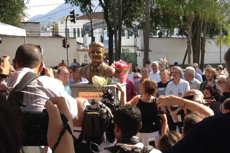 busto do ex-deputado Rubens Paiva 