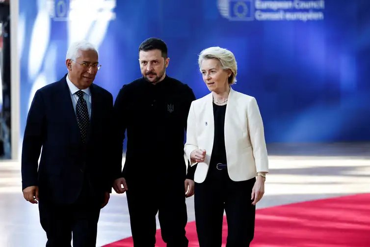 Reuters/Stephanie Lecocq/proibida a reprodução Presidente da Ucrânia, Volodymyr Zelenskiy, ao lado do presidente do Conselho Europeu, António Costa, e da presidente da Comissão Europeia, Ursula von der Leyen, em Bruxelas
06/03/2025 REUTERS/Stephanie Lecocq