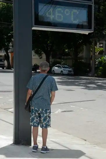 Tomaz Silva/Agência Brasil Termômetros marcando 46°C em um dia de calor intenso no Rio de Janeiro