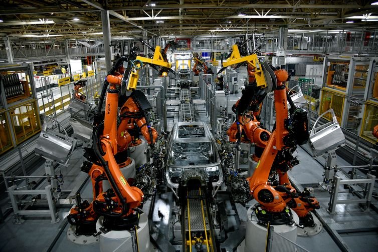 Autonomous robots assemble an X model SUV at the BMW manufacturing facility in Greer, South Carolina, U.S. November 4, 2019.  REUTERS/Charles Mostoller