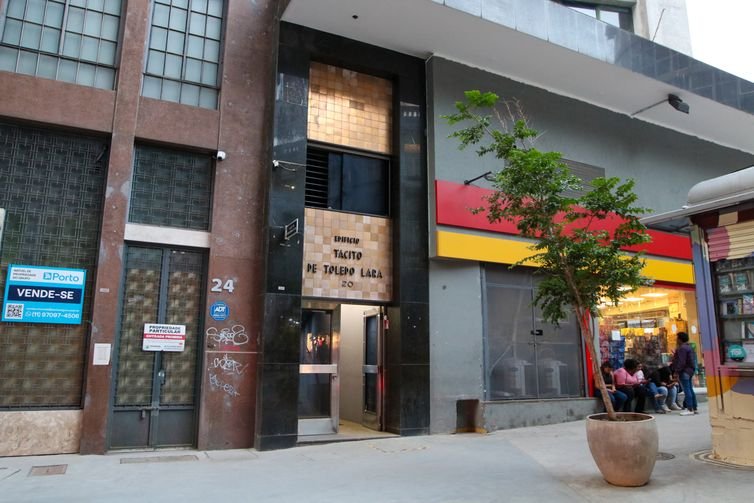 São Paulo (SP), 21/05/2025 - A Prefeitura autorizou as obras de retrofit do antigo Edifício Misericórdia, que será transformado em moradia e rebatizado como Edifício Tebas, em homenagem a Joaquim Pinto de Oliveira, o primeiro arquiteto negro do Brasil e autor do primeiro chafariz público da cidade, construído justamente ali, no Largo da Misericórdia. Foto: Cadu Pinotti/Agência Brasil