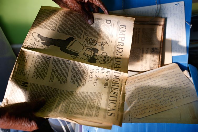 Tânia Rêgo/Agência Brasil Rio de Janeiro (RJ), 25/06/2025 - Anazir Maria de Oliveira, conhecida como Dona Zica, 92 anos, uma das fundadoras do Sidicato dos Trabalhadores Domésticos do Rio de Janeiro, da Central Única dos Trabalhadores(CUT) e do Partido dos Trabalhadores(PT), em sua casa. Foto: Tânia Rêgo/Agência Brasil