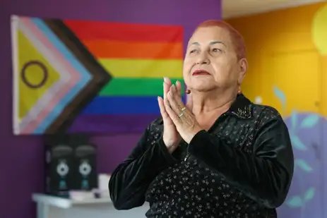São Paulo (SP), 30/05/2025 - ABr trata do envelhecimento da população LGBT 
Tendo em perspectiva o mês do Orgulho LGBTQIA+. Dora Cudignola, 72 anos, mulher lésbica. Foto: Cadu Pinotti/Agência Brasil