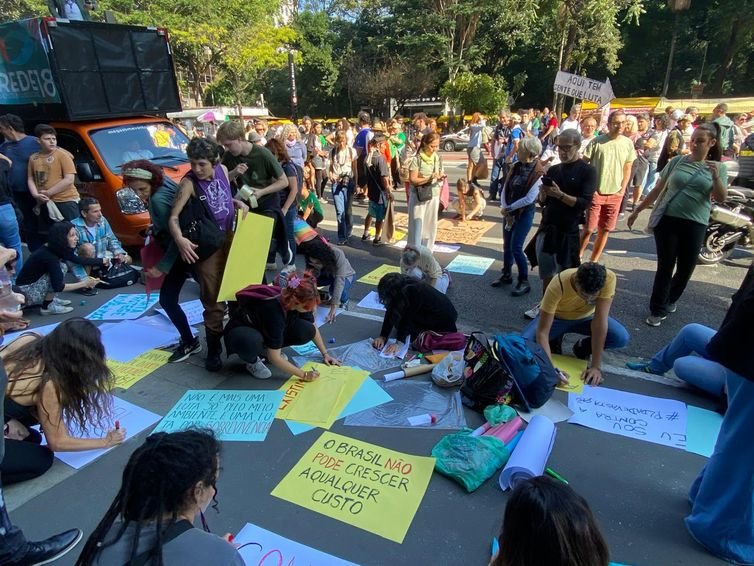 Elaine Patricia Cruz/Agência Brasil São Paulo (SP), 01/06/2025 - Manifestantes em SP afirmam que PL da Devastação é grande retrocesso ambiental para o país.
Foto: Elaine Patricia Cruz/Agência Brasil