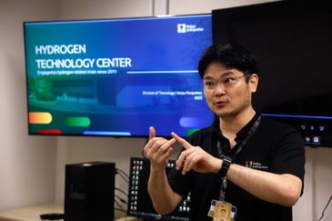 Tânia Rêgo/Agência Brasil Foz do Iguaçu (PR), 17/07/2025 - Dan Yushin Miyaji,
pesquisador do Centro de Tecnologias de Hidrogênio, no laboratório de hidrogênio verde, do Itaipu Parquetec. Foto: Tânia Rêgo/Agência Brasil
