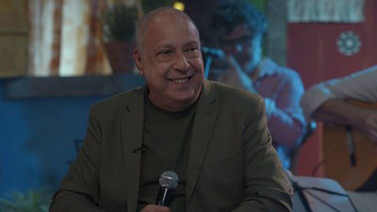 Rio de Janeiro (RJ) 22/08/2025 - Para festejar os 50 anos de trajetória do sambista Sombrinha, referência histórica no gênero, a apresentadora Teresa Cristina recebe o cantor e compositor para um papo repleto de boas histórias e músicas autorais na edição inédita do programa Samba na Gamboa deste domingo (24), às 13h, na TV Brasil. Foto: TV Brasil