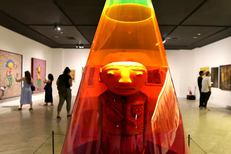Tânia Rêgo/Agência Brasil Abduzido, obra inédita feita para a exposição OSGEMEOS: Nossos segredos, dos irmãos Gustavo e Otavio Pandolfo, no CCBB Rio de Janeiro, centro da cidade.