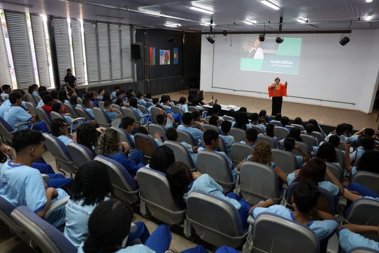 Valter Campanato/Agência Brasil Brasília (DF), 05/09/2025 - Alunos do CED 04 de Taguatinga participam de ação de ativação de marketing de Agência Brasil pelo Dia da Amazônia. Foto: Valter Campanato/Agência Brasil