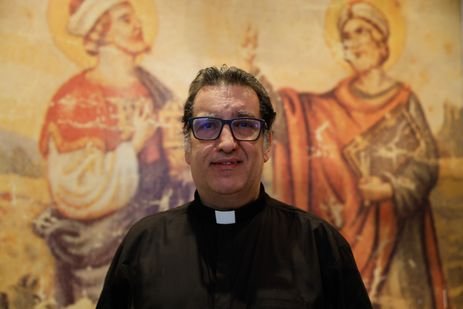 Fernando Frazão/Agência Brasil Rio de Janeiro (RJ), 27/09/2025 – Padre Walter Almeida Peixoto na celebração do Dia de Cosme e Damião, na Paróquia de São Cosme e São Damião no Andaraí, Zona Norte da cidade. Foto: Fernando Frazão/Agência Brasil