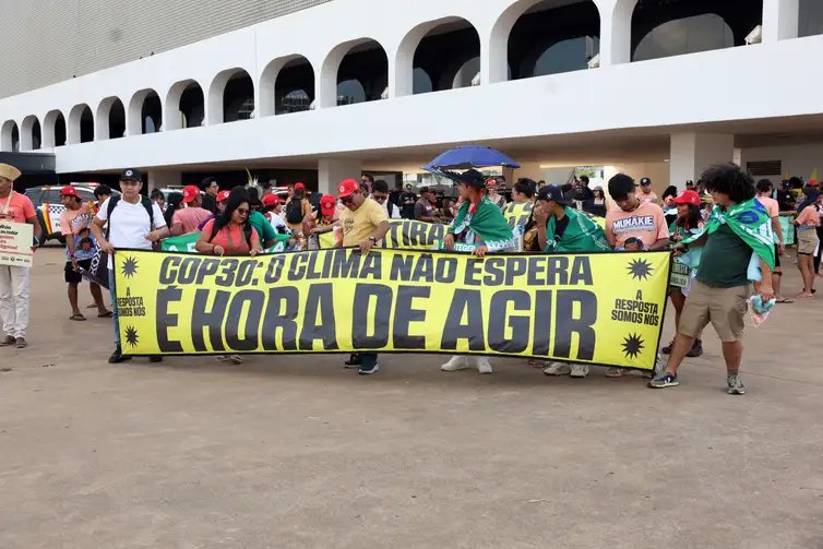 Valter Campanato/Agência Brasil Brasília (DF), 13/10/2025 - Passeata indígena em defesa da demarcação de terras. Foto: Valter Campanato/Agência Brasil