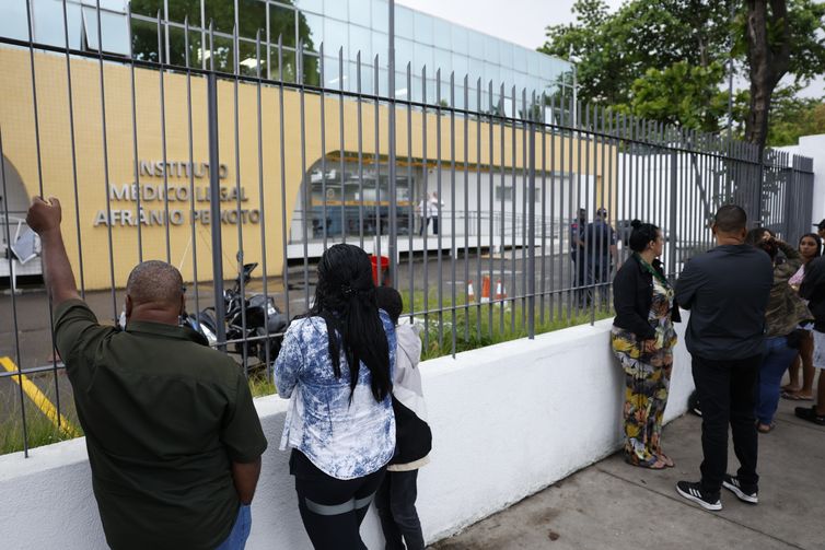 Fernando Frazão/Agência Brasil Rio de Janeiro (RJ), 30/10/2025 – Atendimento aos familiares durante o reconhecimento dos corpos dos mortos na Operação Contenção no Instituto Médico Legal. Foto: Fernando Frazão/Agência Brasil