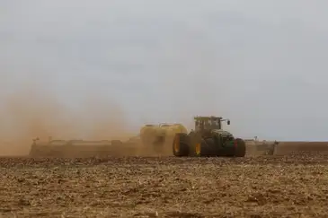 Fernando Frazão/Agência Brasil Balsas (MA), 09/10/2025 – Trator trabalha em fazenda de cultivo de soja na região da Batavo. Foto: Fernando Frazão/Agência Brasil