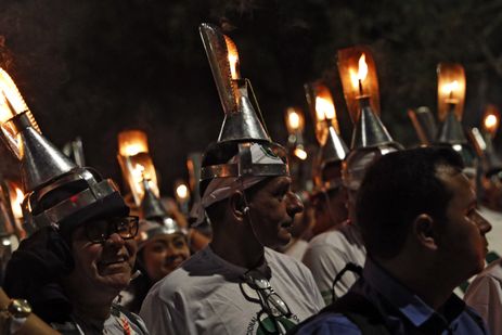 Bruno Peres/Agência Brasil Belém (PA), 13/11/2025 - Lideranças extrativistas e apoiadores usando porangas na cabeça, participam da marcha