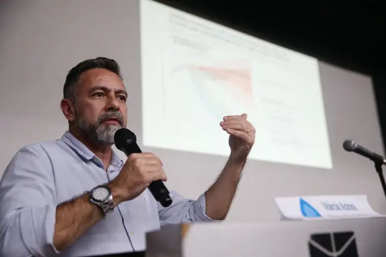 Brasília 21/03/2023 - O representante do Observatório do Clima, Márcio Astrini durante Seminário internacional Grito das águas
Foto: José Cruz/Agência Brasil