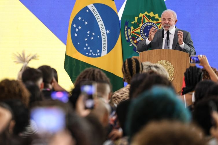 Marcelo Camargo/Agência Brasil Brasília (DF), 17/11/2025 - O presidente Luiz Inácio Lula da Silva participa de cerimônia de envio do texto do novo Plano Nacional de Cultura (PNC) ao Congresso Nacional. Foto: Marcelo Camargo/Agência Brasil