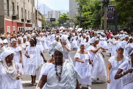 Tomaz Silva/Agência Brasil Rio de Janeiro (RJ), 20/11/2025 – Cortejo da Tia Ciata em comemoração do Dia da Consciência Negra percorre ruas do centro do Rio de Janeiro. Foto: Tomaz Silva/Agência Brasil