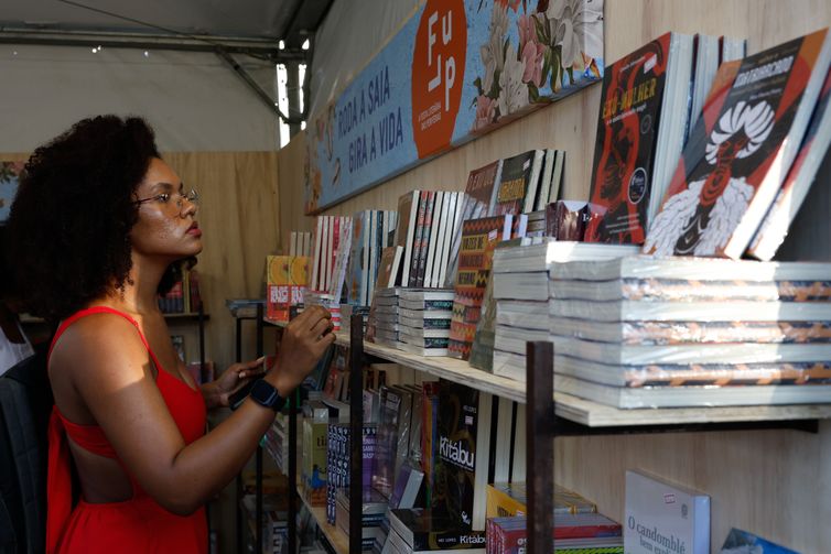 Rio de Janeiro (RJ) 11/11/2024 - Público participa da Festa Literária das Periferias (Flup), no Circo Voador. Foto: Fernando Frazão/Agência Brasil