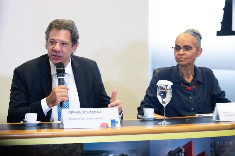 São Paulo (SP) 28/04/2025 - Ministro da Fazenda, Fernando Haddad, e a ministra do Meio Ambiente, Marina Silva, participam de entrevista coletiva de imprensa para falar sobre o 2º Leilão Eco Invest. Foto: Kelly Fersan/MF