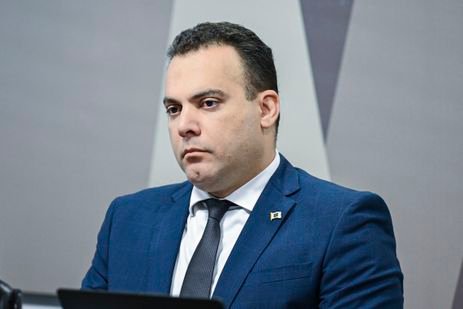 Comissão de Constituição, Justiça e Cidadania (CCJ) promove audiência pública interativa destinada a instruir o Projeto de Lei 5.582/2025, que estabelece o marco legal do combate ao crime organizado, definindo novas regras penais e processuais para enfrentar estruturas criminosas complexas, e atualiza dispositivos do Código Penal, da Lei de Execução Penal e de normas especiais que tratam de organizações criminosas.

À mesa, secretário executivo do Conselho Nacional de Secretários de Segurança Pública (Consesp), Thiago Frederico de Souza Costa.

Foto: Edilson Rodrigues/Agência Senado