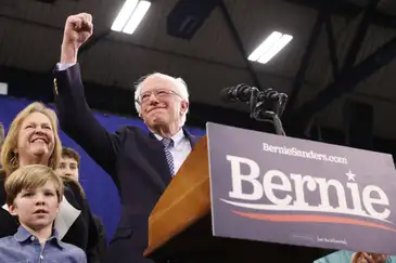 Reuters/Mike Segar/direitos reservados Democratic U.S. presidential candidate Senator Bernie Sanders speaks at his New Hampshire primary night rally in Manchester, N.H., U.S.