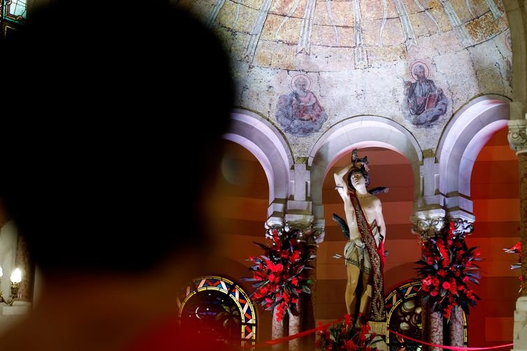 Rio de Janeiro (RJ), 20/01/2026 - Fieis comparecem à missa para São Sebastião, padroeiro da cidade do Rio de Janeiro, presidida pelo cardeal Dom Orani Tempesta, arcebispo do Rio, no Santuário Basílica de São Sebastião, na Tijuca, zona norte da cidade.  Foto: Tânia Rêgo/Agência Brasil