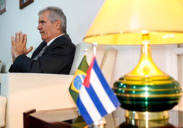 Rafa Neddermeyer/Agência Brasil 12.02.2026 - Brasília - Entrevista exclusiva com o Embaixador de Cuba no Brasil, Adolfo Curbelo Castellanos, na Embaixada de Cuba em Brasília. Foto: Rafa Neddermeyer/Agência Brasil