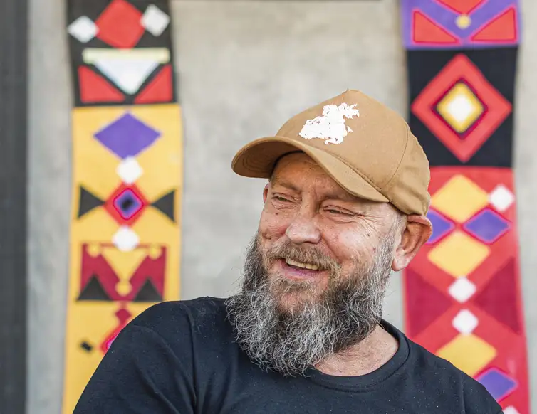 São Paulo (SP) 10/02/2024 - Historiador Luiz Antonio Simas, expressa preocupação com tentativas de descaracterização carnaval pelas pressões do capital e do proselitismo religioso.
Foto: Victor Vasconcelos/Divulgação