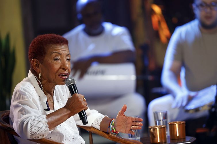 Fernando Frazão/Agência Brasil Rio de Janeiro (RJ)24/09/2024 – A cantora Leci Brandão participa do programa Samba na Gamboa, da TV Brasil, apresentado por Teresa Cristina. Foto: Fernando Frazão/Agência Brasil