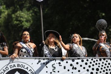 Rio de Janeiro (RJ), 14/02/2026 – O bloco Cordão da Bola Preta desfila no sábado de carnaval no centro do Rio de Janeiro. Foto: Tomaz Silva/Agência Brasil