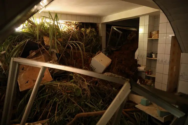 Tomaz Silva/Agência Brasil Juiz de Fora (MG), 25/02/2026 – Casas são destruídas após fortes chuvas no bairro Cerâmica, na zona sudeste de Juiz de Fora. Foto: Tomaz Silva/Agência Brasil