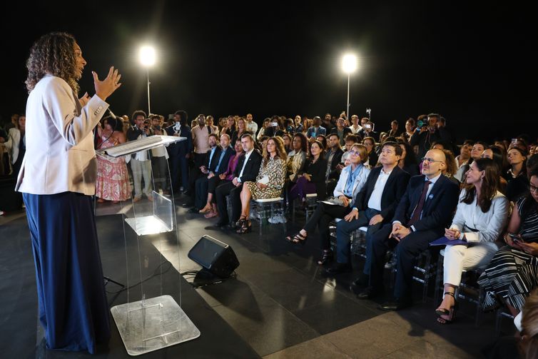 Rovena Rosa/Agência Brasil Rio de Janeiro (RJ), 04/03/2026 - A ministra da Igualdade Racial, Anielle Franco, fala durante lançamento da campanho Feminicídio Nunca Mais, organizada pela NO MORE Foundation, Agência Brasileira de Promoção Internacional do Turismo - Embratur e Empresa Brasil de Comunicação - EBC, no monumento do Cristo Redentor. Foto: Rovena Rosa/Agência Brasil