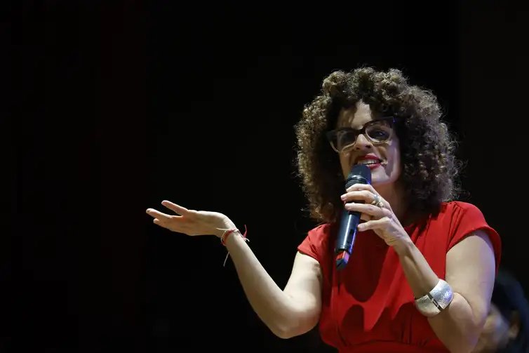 Fernando Frazão/Agência Brasil Rio de Janeiro (RJ), 15/12/2025 – A presidenta da Fundação Nacional de Artes (Funarte), , Maria Marighella, fala sobre a celebração de 50 anos e assina termo de cooperação com a Empresa Brasil de Comunicação (EBC). Foto: Fernando Frazão/Agência Brasil