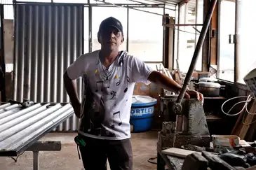 Tânia Rêgo/Agência Brasil Juiz de Fora (MG), 19/03/2026 - Milton Angelo de Gusmão, serralheiro, morador do Parque Jardim Burnier, um dos bairros mais atingidos pela chuva. Um mês depois dos deslizamentos e alagamentos que causaram a morte de mais de 70 pessoas em Juiz de Fora, além de deixar milhares de pessoas desabrigadas. Foto: Tânia Rêgo/Agência Brasil