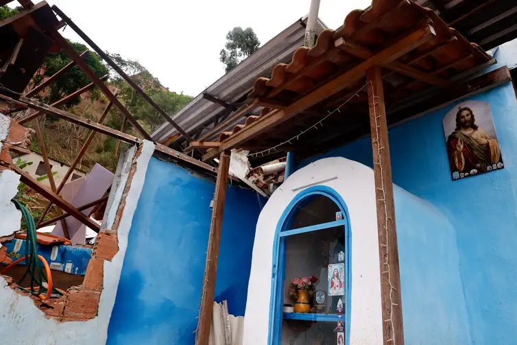 Tânia Rêgo/Agência Brasil Juiz de Fora (MG), 19/03/2026 - Bairro Três Moinhos, um dos mais afetados pelas fortes chuvas. Um mês depois dos deslizamentos e alagamentos que causaram a morte de mais de 70 pessoas em Juiz de Fora, além de deixar milhares de pessoas desabrigadas. Foto: Tânia Rêgo/Agência Brasil