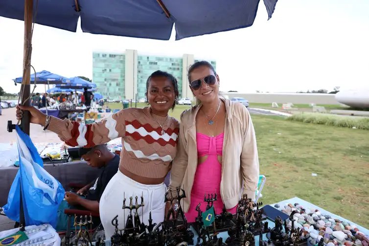 Brasília (DF), 16/04/2026 - Neiriana Rocha e Michele Lima, fala sobre artesanato de Brasília. Foto: Valter Campanato/Agência Brasil