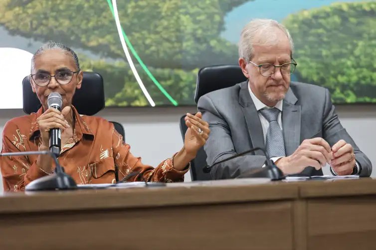 Valter Campanato/Agência Brasil Brasília (DF), 01/04/2026 - A ministra do Meio Ambiente e Mudança do Clima (MMA), Marina Silva, e o secretário-executivo do ministério, João Paulo Capobianco, dão entrevista coletiva, às 14h, no MMA
Foto: Valter Campanato/Agência Brasil