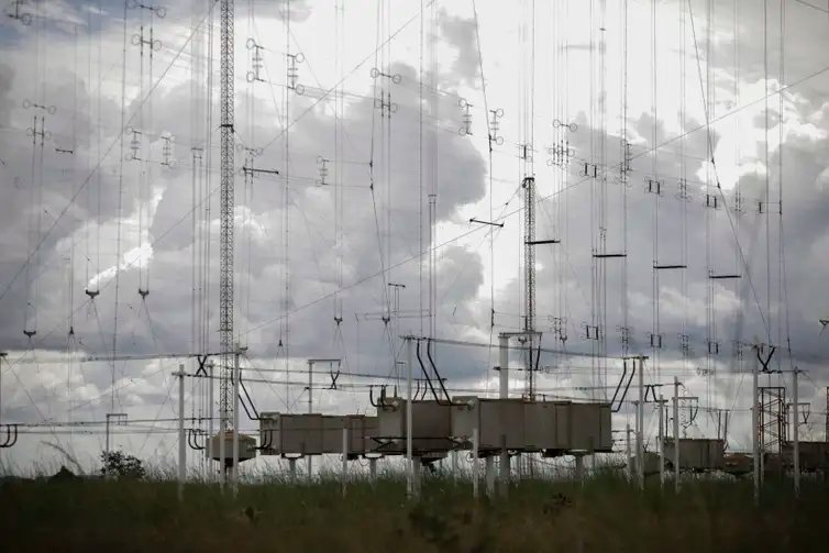 Brasília (DF) 29/02/2024 – O Parque do Rodeador, que é o complexo de transmissão em ondas curtas da Rádio Nacional da Amazônia, celebra 50 anos em março deste ano. Para marcar a data, a Sociedade Brasileira de Estudos Interdisciplinares da Comunicação (Intercom) e a Empresa Brasil de Comunicação (EBC) vão promover duas lives para contar um pouco da história de um dos maiores parques transmissores de rádio da América Latina, em ondas médias e curtas.
Foto: Joédson Alves/Agência Brasil