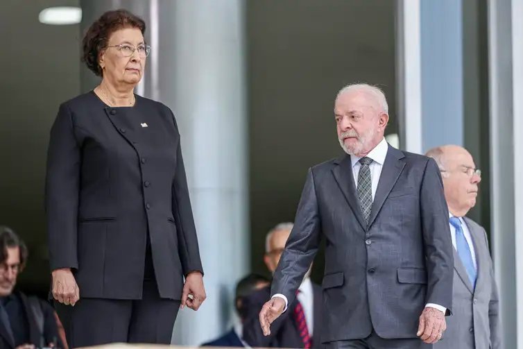 Brasília (DF), 28/05/2026 - O presidente Luiz Inácio Lula da Silva (d) recebe a presidente do Suriname, Jennifer Geerlings-Simons (e), em cerimônia oficial de boas-vindas, no Palácio do Planalto. 
Foto: Fabio Rodrigues-Pozzebom/Agência Brasil