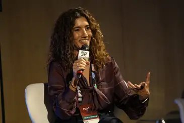 Rio de Janeiro (RJ), 28/05/2026 – A diretora-presidente da Empresa Brasil de Comunicação (EBC), Antonia Pellegrino fala durante painel Audiovisual em Toda Parte: experiências de promoção, formação de público e direito de acesso à produção brasileira, palco MinC Conecta, no Rio 2C, na Cidade das Artes, na zona oeste do Rio de Janeiro. Foto: Tomaz Silva/Agência Brasil