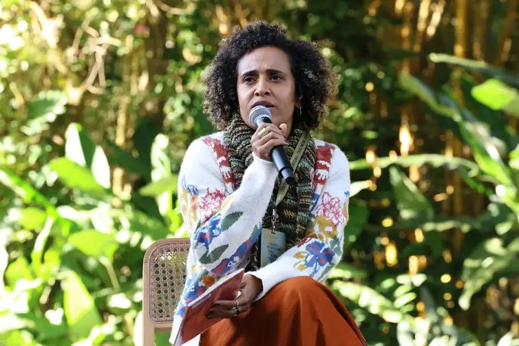 Rovena Rosa/Agência Brasil Brumadinho (MG), 06/06/2026 - A pesquisadora Joana Maria, filha de Nêgo Bispo, participa do Seminário Internacional Transmutar, com o tema Transfluências, realizado pelo Instituto Inhotim durante a Semana do Meio Ambiente, em Brumadinho. Foto: Rovena Rosa/Agência Brasil