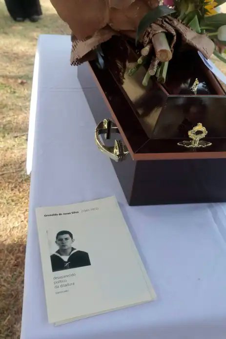 São Paulo (SP), 26/06/2026. - Cerimônia de Sepultamento de Grenaldo de Jesus Silva, no cemitério Dom Bosco em Perus.  Ato integra ações de memória, verdade e reparação conduzidas pela Comissão Especial sobre Mortos e Desaparecidos Políticos e pelo Ministério dos Direitos Humanos e da Cidadania. Foto: Paulo Pinto/Agencia Brasil