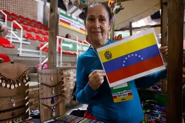 Tânia Rêgo/Agência Brasil Rio de Janeiro (RJ), 20/06/2026 - A venezuelana Mili Yanez, participa do evento Rio Refugia, que celebra o Dia Mundial do Refugiado. Festival multicultural promovido pelo Sesc RJ, Abraço Cultural, PARES Cáritas RJ e Feira Chega Junto, com apoio do ACNUR (Alto Comissariado das Nações Unidas para os Refugiados), no Sesc Tijuca, zona norte da cidade. Foto: Tânia Rêgo/Agência Brasil