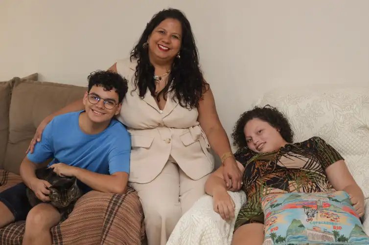 Brasília (DF), 18/06/2026 – Advogada Adriana Monteiro com os filhos. Dia do orgulho autista: saiba os direitos dos alunos na escola
Foto: Adriana Monteiro/Arquivo pessoal