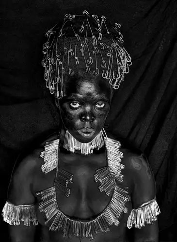 Zanele Muholi/Somnyama Ngonyama Rio de Janeiro (RJ), 15/06/2026 – Série série Somnyama Ngonyama.
Foto: Zanele Muholi/série Somnyama Ngonyama