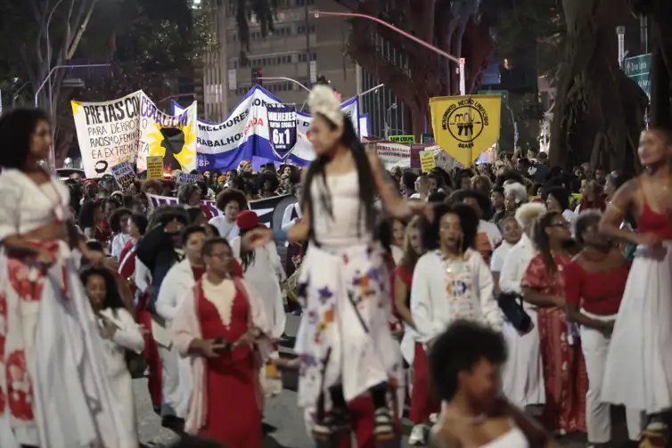 São Paulo (SP)-25/07/2026 . 10a Marcha das Mulheres Negras de SP.   “Há 10 anos por Luana Barbosa e por todas nós! Por direitos, reparação e Bem Viver! Mulheres negras nas ruas e nas urnas!”, esse é o lema deste ano.
 Foto: Paulo Pinto/Agencia Brasil