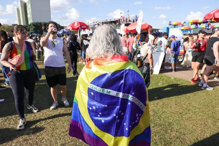 Brasília (DF) 26/08/2026 - A 27ª Parada do Orgulho LGBT+ de Brasília teve concentração em frente ao Congresso Nacional, na Esplanada dos Ministérios. Foto: Fabio Rodrigues-Pozzebom/ Agência Brasil