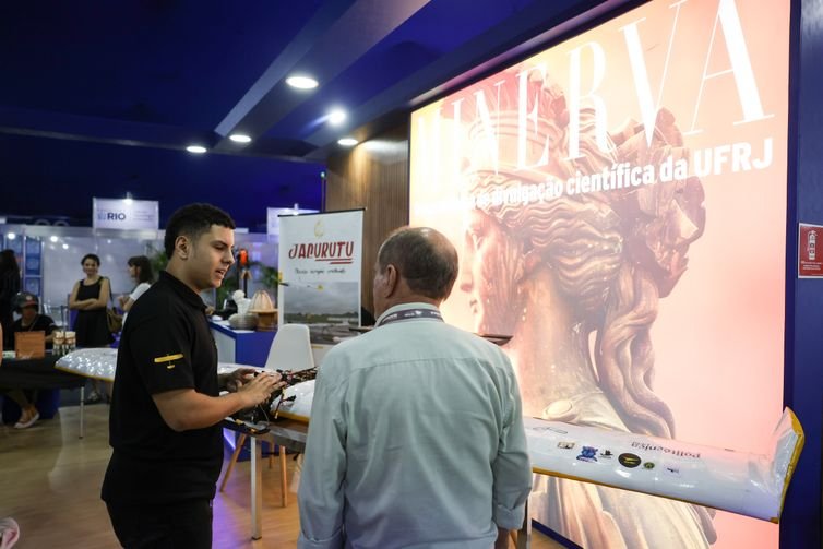 Rio de Janeiro (RJ), 29/07/2026 –O estudante de engenharia elétrica da Universidade Federal do Rio de Janeiro (UFRJ), Arthur chehablarmar apresenta trabalho na ExpoT&C, maior feira científica da América Latina durante a SBPC, na Universidade Federal Fluminense, em Niterói (RJ). Foto: Tomaz Silva/Agência Brasil