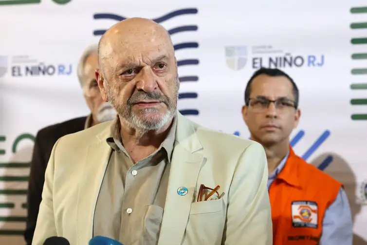Rio de Janeiro (RJ), 20/08/2026 - O secretário de Estado de Saúde, Ronaldo Damião, participa da reunião do Comitê Estadual de Enfrentamento dos Efeitos do El Niño, com participação dos secretários de Defesa Civil, Ambiente e Sustentabilidade e Agricultura, Pecuária, Pesca, Abastecimento e Desenvolvimento do Interior, no auditório da Universidade Estadual do Rio de Janeiro - UERJ - Teatro Odylo Costa. Foto: Rovena Rosa/Agência Brasil