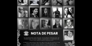 Imagem em preto e branco contendo uma nota de pesar institucional com um mosaico de retratos de várias pessoas. Na parte inferior, há o brasão do município de Imbituva ao lado do título "NOTA DE PESAR", acompanhado por flores ilustradas nos cantos. Texto contido na imagem: NOTA DE PESAR HÁ DESPEDIDAS QUE DEIXAM UM SILÊNCIO IMPOSSÍVEL DE PREENCHER. FICAM O AMOR, A SAUDADE E A MEMÓRIA DE VIDAS QUE JAMAIS SERÃO ESQUECIDAS. A PREFEITURA MUNICIPAL DE IMBITUVA SE SOLIDARIZA COM TODAS AS FAMÍLIAS E AMIGOS, EXPRESSANDO SEU PROFUNDO PESAR E DESEJANDO FORÇA, CONFORTO E FÉ A TODOS QUE ENFRENTAM ESTE MOMENTO DE DOR.
